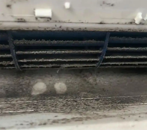 内蒙古空调吹的风有股烧焦味是怎么回事